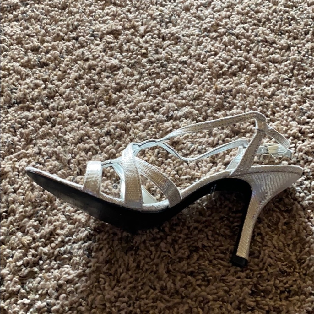 Sandals - Picture 3 of 4